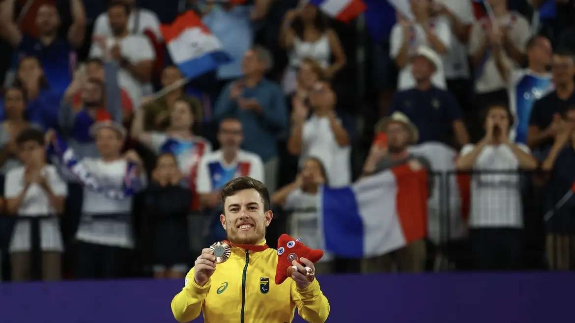Vitor Tavares conquista bronze no badminton e futebol de cegos mantém invencibilidade nos jogos paralímpicos de Paris 2024