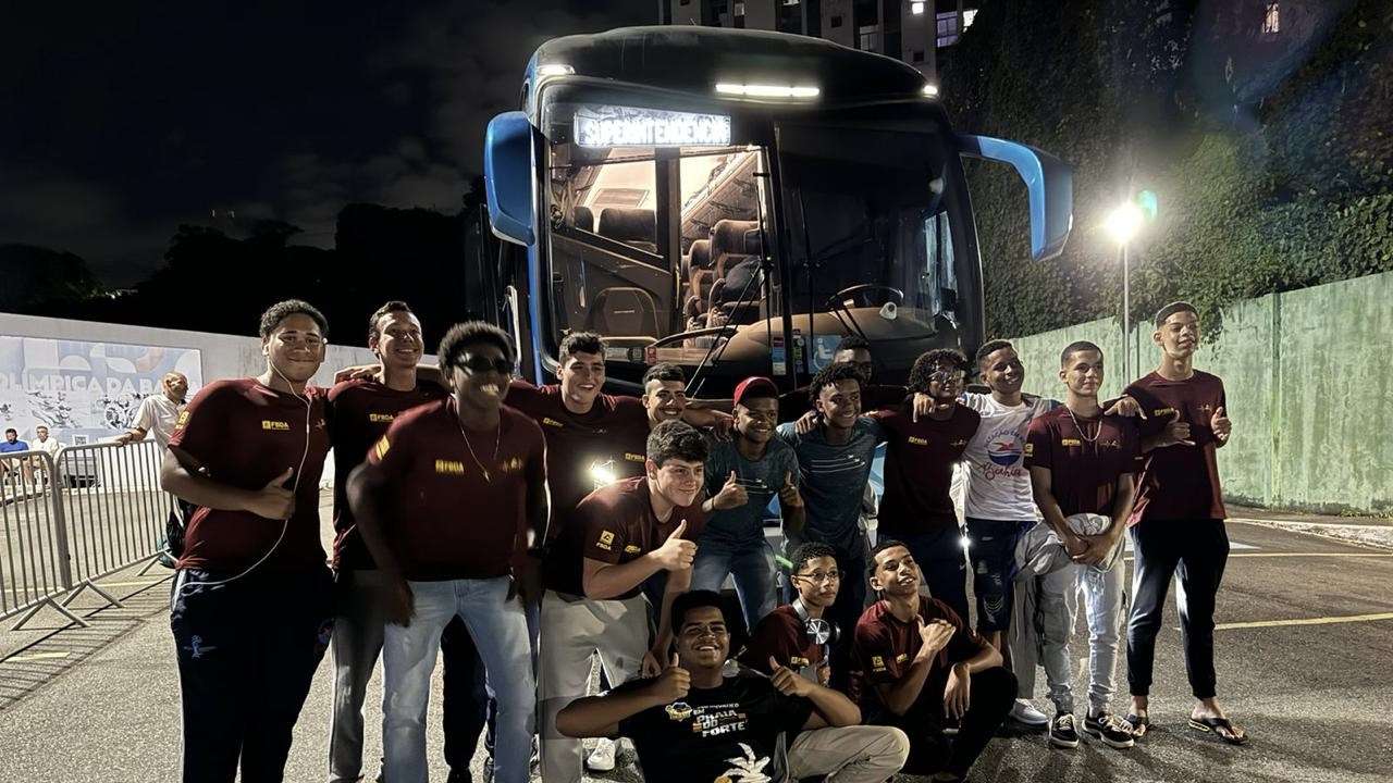 Atletas do polo aquático da Bahia viajam para competição em São Paulo com apoio da sudesb.