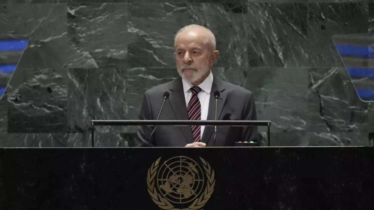Luiz Inácio Lula da Silva critica a normalização da fome em Cúpula da ONU e destaca desafios globais.