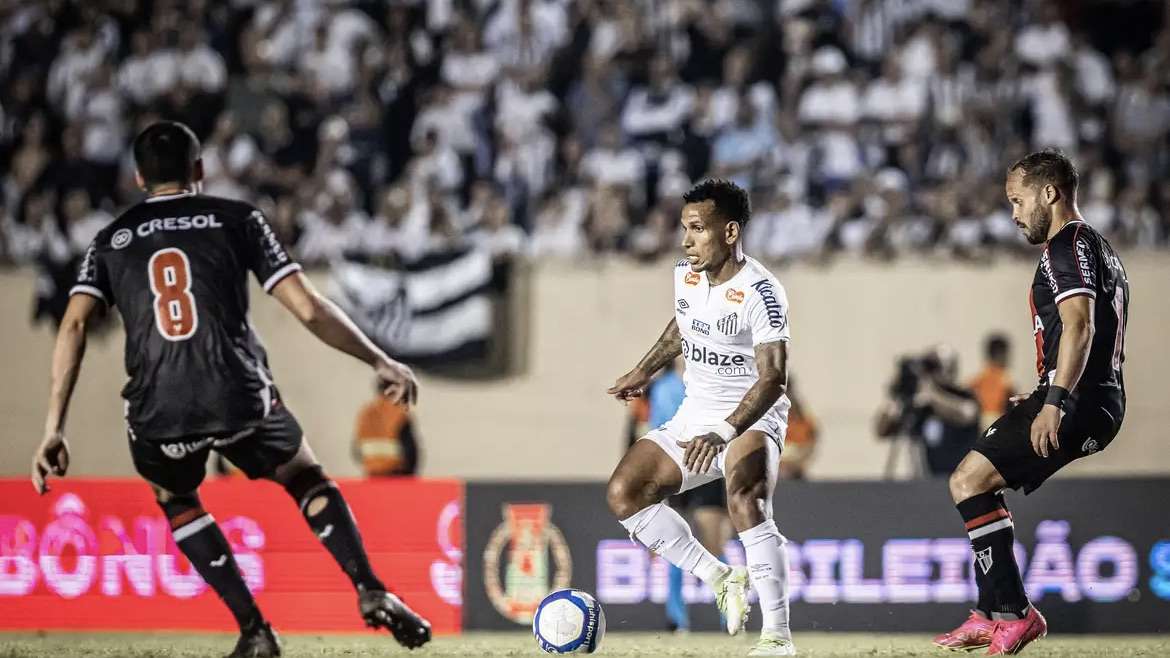 Santos enfrenta o Botafogo-SP em busca de aproximação à liderança da série B