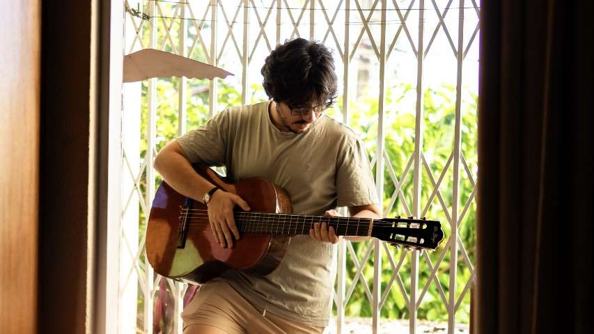 Leonel reinterpreta a Bossa Nova em “Quartos” o  álbum de estreia do artista baiano