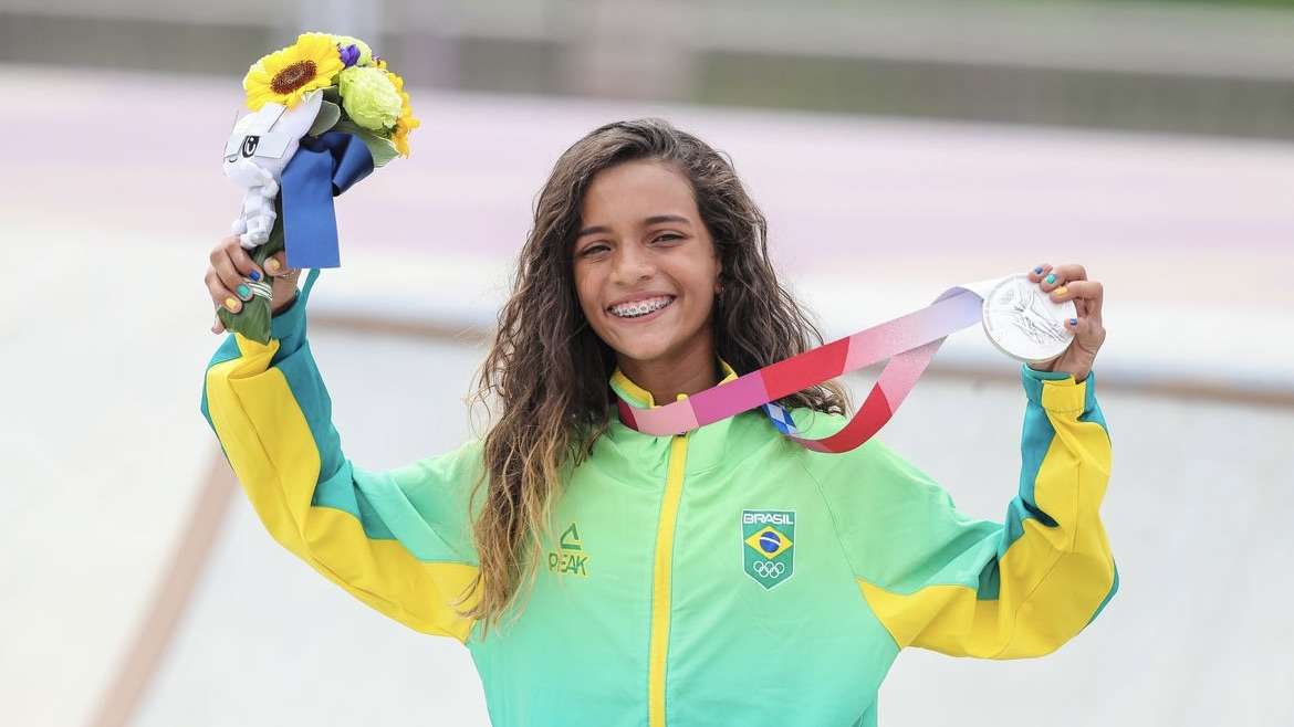 Rayssa Leal conquista o bicampeonato mundial de skate street em Roma com virada final.