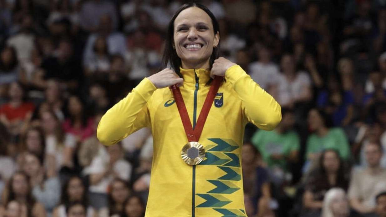 Carol Santiago conquista ouro e se torna a maior medalhista paralímpica do Brasil em Paris