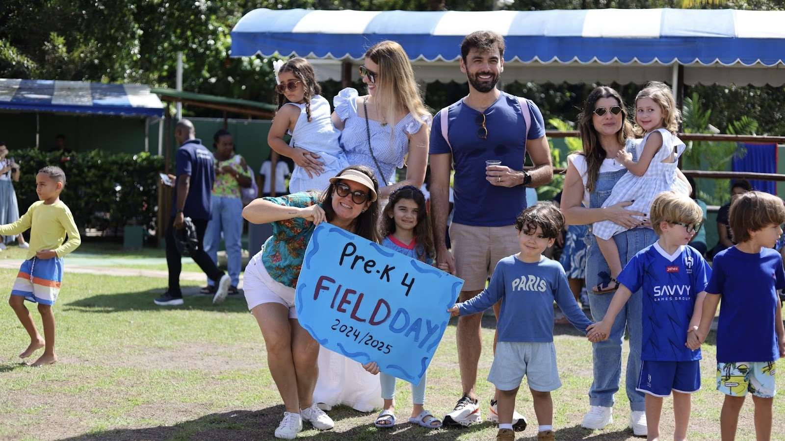 A Pan American School of Bahia celebra a doação e a comunidade em dia de campo.