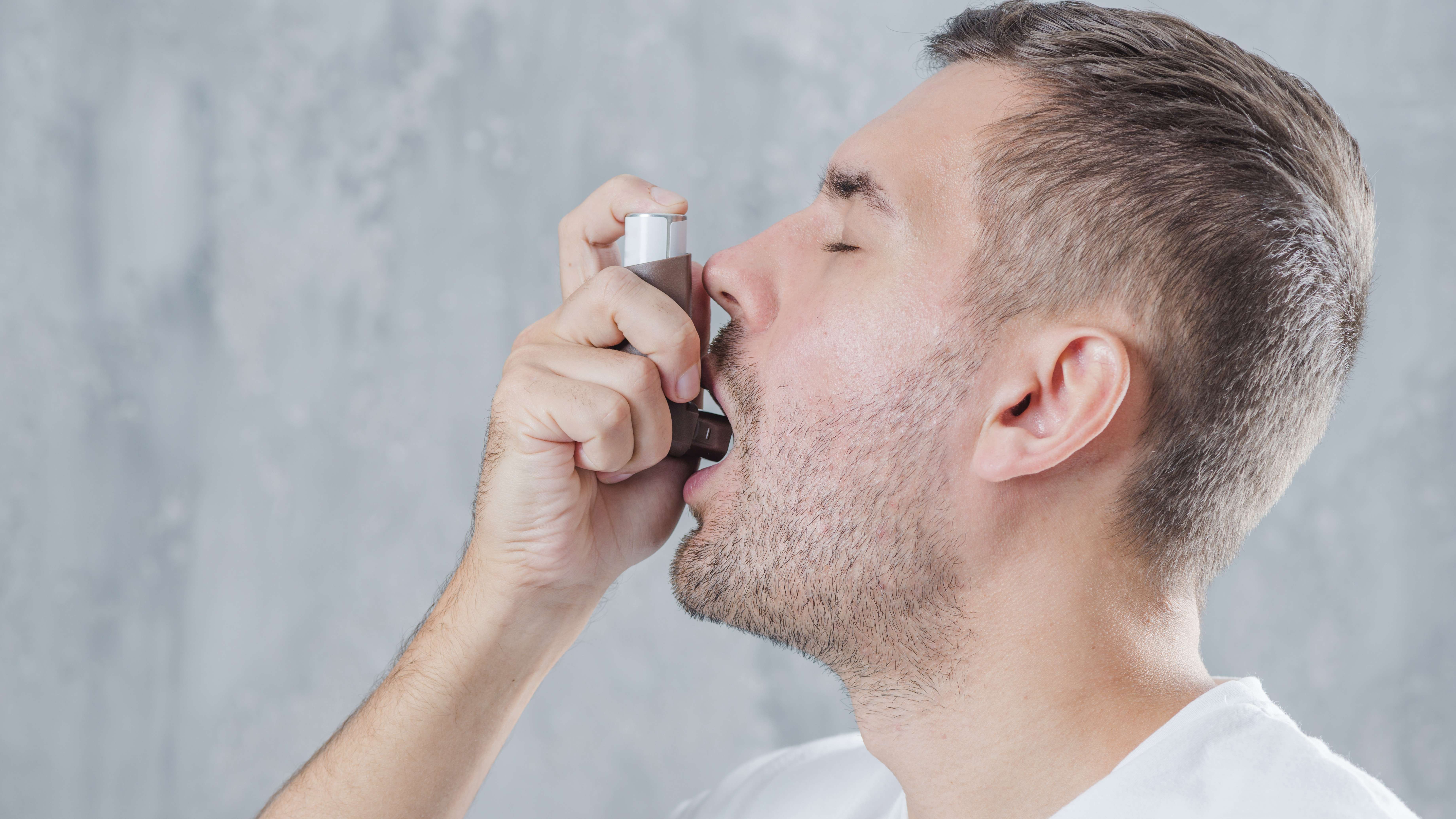 Caminhar 7.500 passos diários pode reduzir sintomas da asma, revela estudo da USP