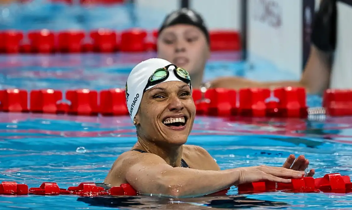 Carol Santiago conquista 2º ouro em Paris e se torna brasileira com mais medalhas douradas em jogos paralímpicos