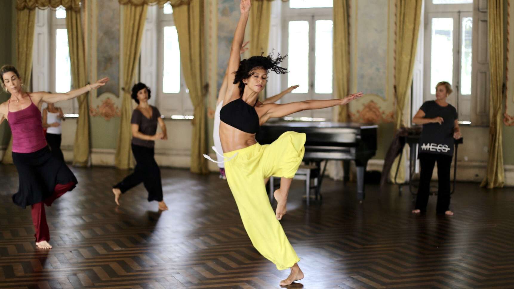 Balé Teatro Castro Alves oferece aulas abertas no espaço xisto