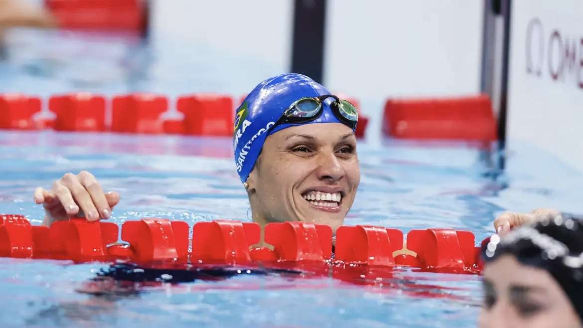 Carol Santiago conquista medalha de prata nos 100 metros peito; Brasil adiciona mais dois pódios na natação