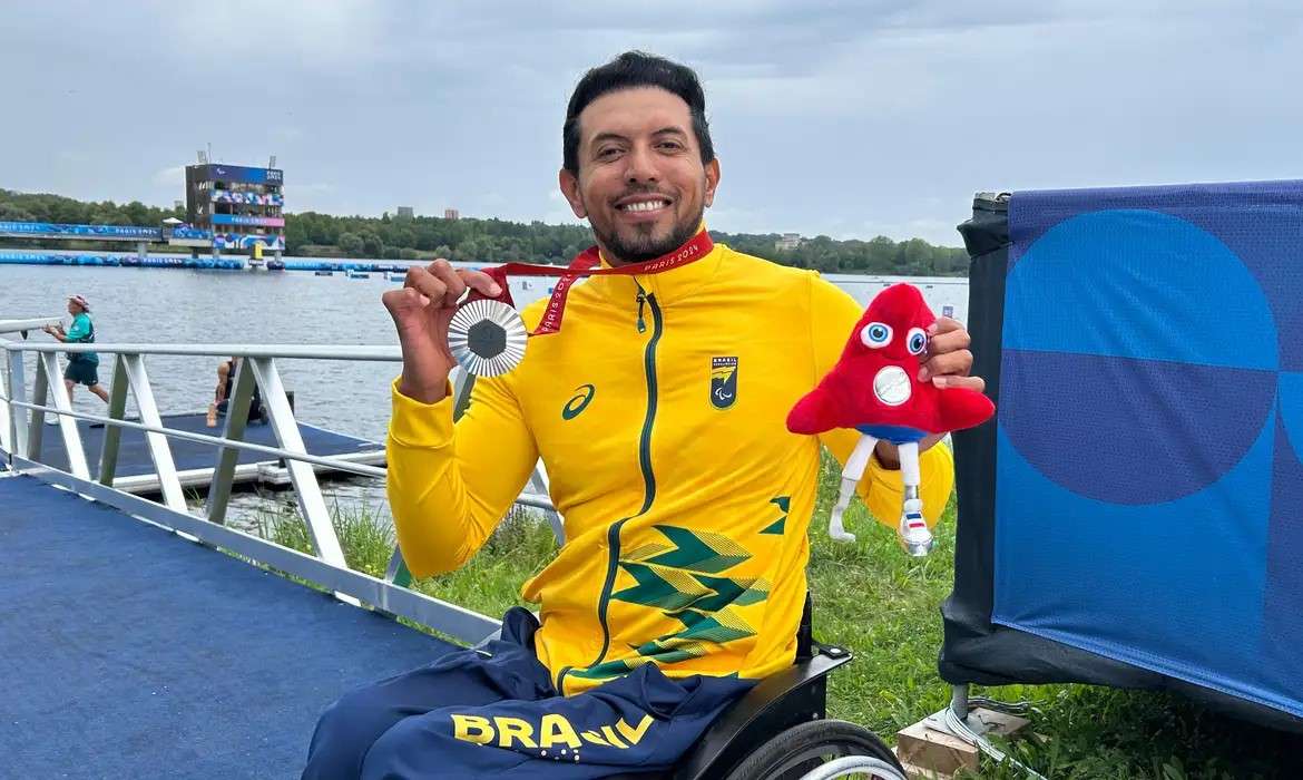 Luís Carlos Cardoso conquista prata e Miqueias Rodrigues garante bronze na canoagem dos jogos paralímpicos de Paris 2024