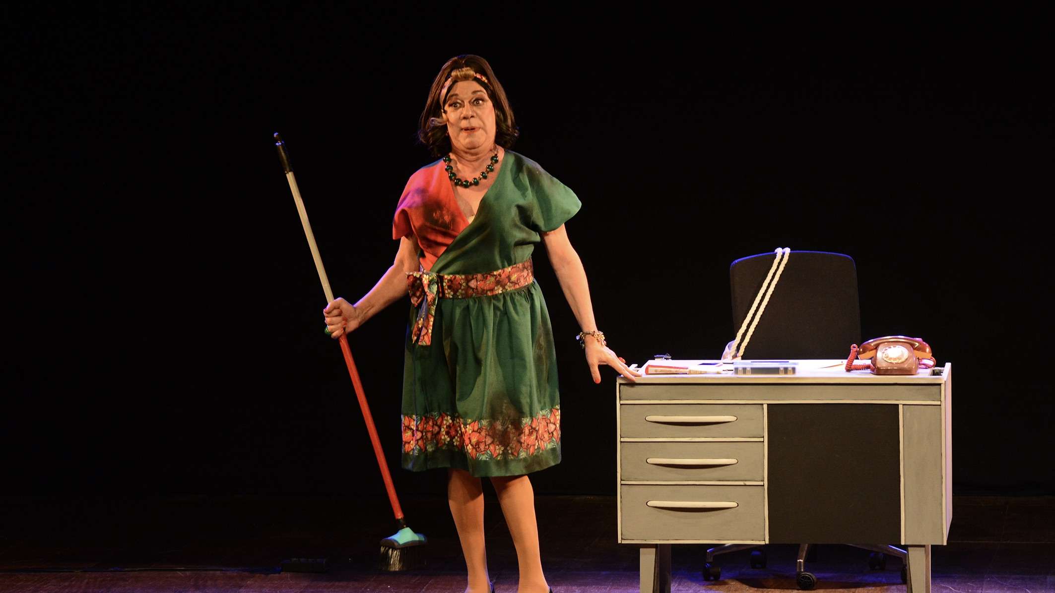 Frank Menezes recebe aplausos em estreia de “Aleluia” no Teatro Módulo
