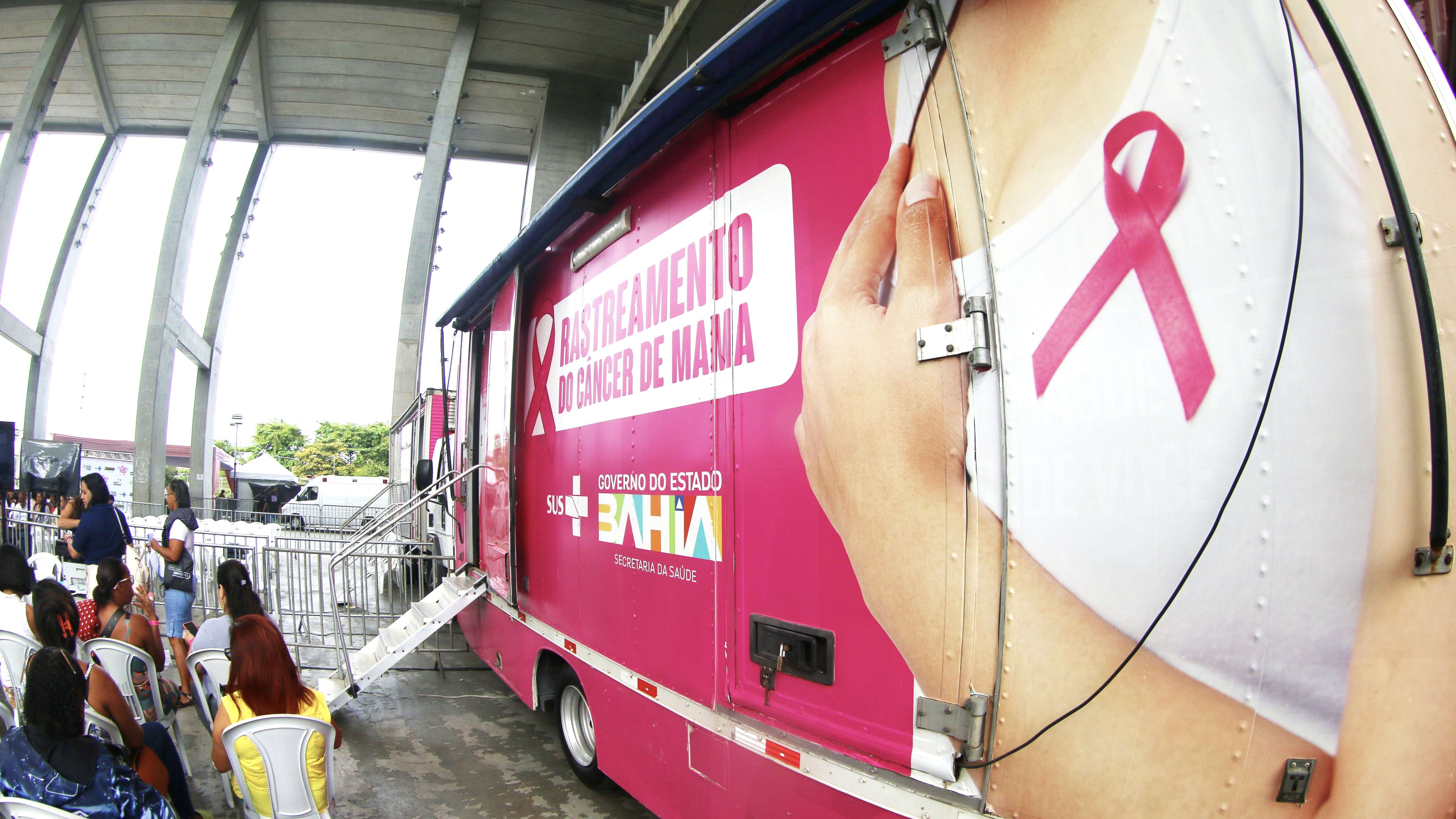 Campanha Outubro Rosa da Sesab oferece mais de 30 mil mamografias em 2024.