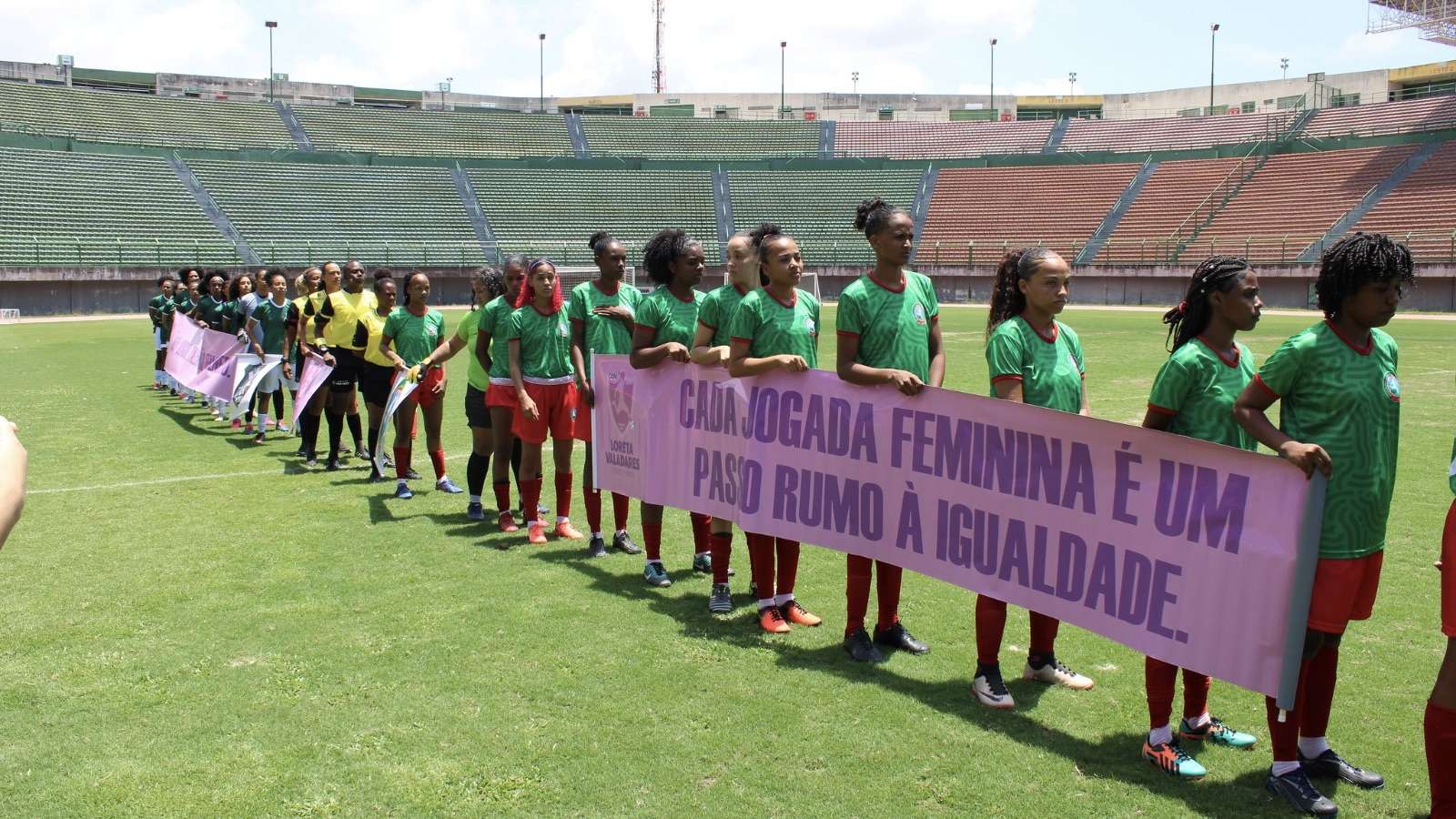 Elas à frente do esporte edital incentiva o futebol feminino e a capacitação para arbitragem na Bahia.