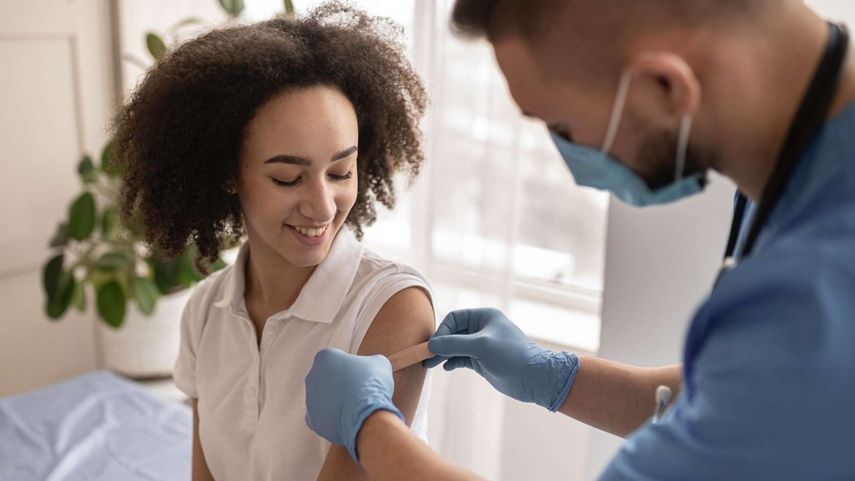 Especialista explica como a vacinação contra o HPV pode reduzir casos de câncer no Brasil.