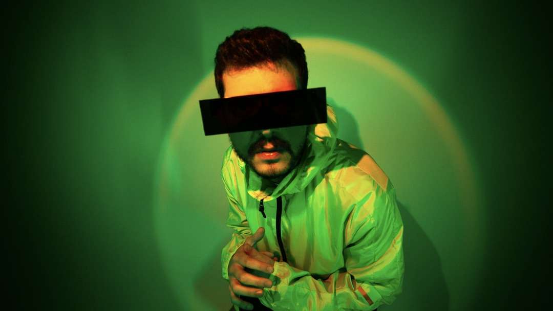 Lucas Gerbazi une percussão Baiana e rock alternativo em show de estreia na sala do Coro do TCA em Salvador