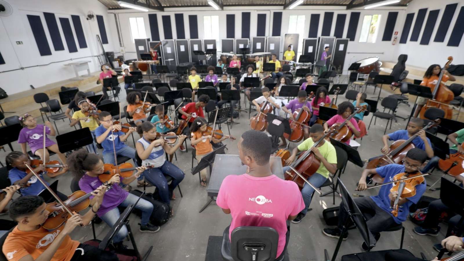 Neojiba e Projeto Axé promovem transformação social para crianças e adolescentes na Bahia