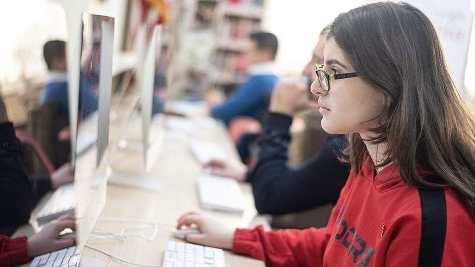 Semana global de alfabetização em mídia e informação destaca novas tecnologias.