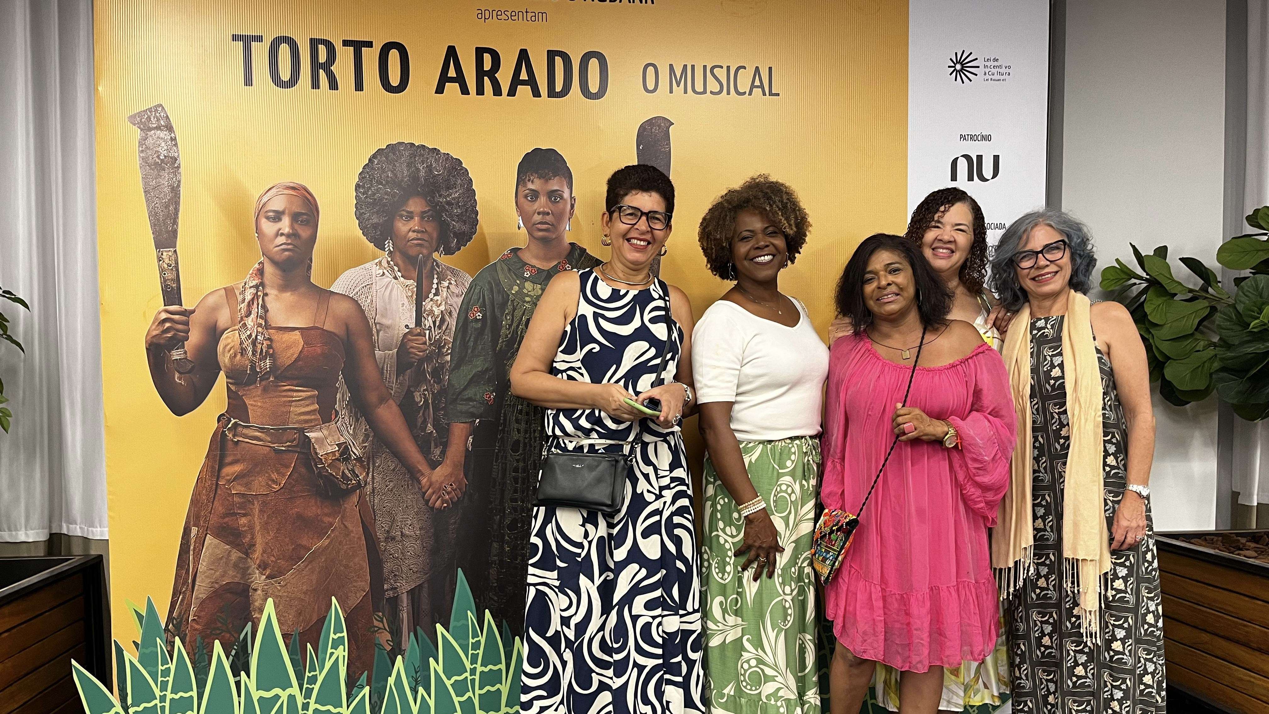 Professores da Bahia assistem ao musical “Torto Arado” em comemoração ao Dia dos Professores