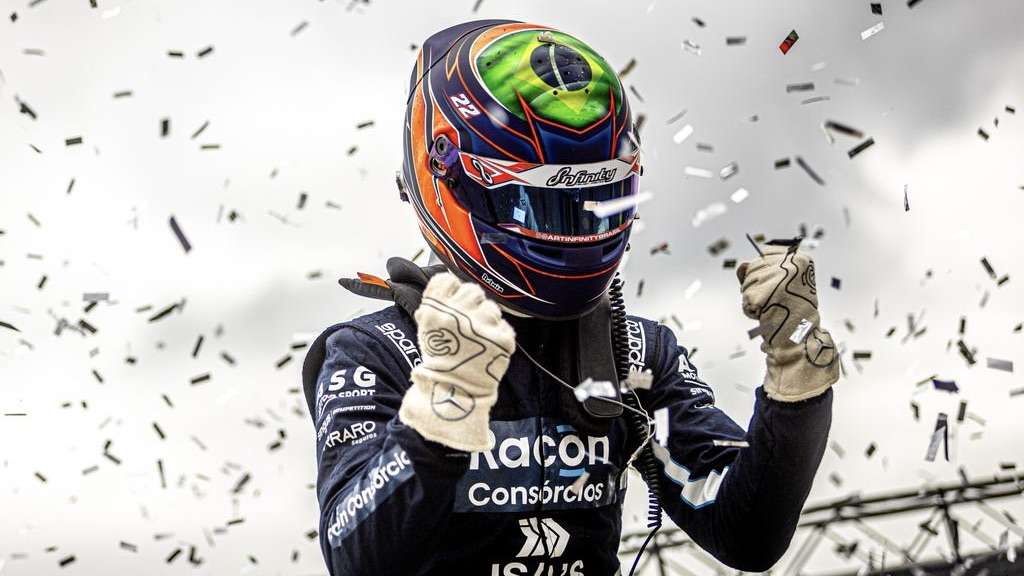 Victor Andrade conquista três títulos da NASCAR Brasil com vitória antecipada em Curvelo