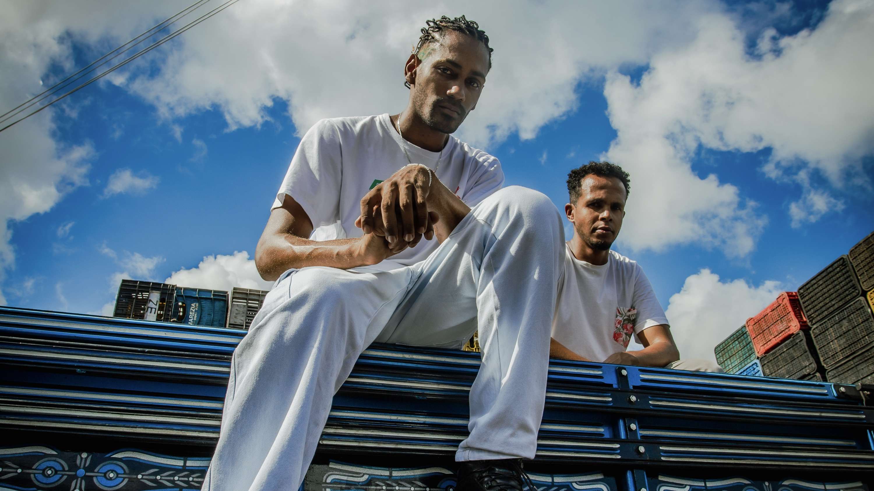 Mostra reúne trabalhos dos artistas Sagaz e Pipino, com inspiração em cores, agricultura familiar e identidade negra, e ficará aberta até sexta-feira (10/01/2025) na Galeria da Cidade, em Salvador.