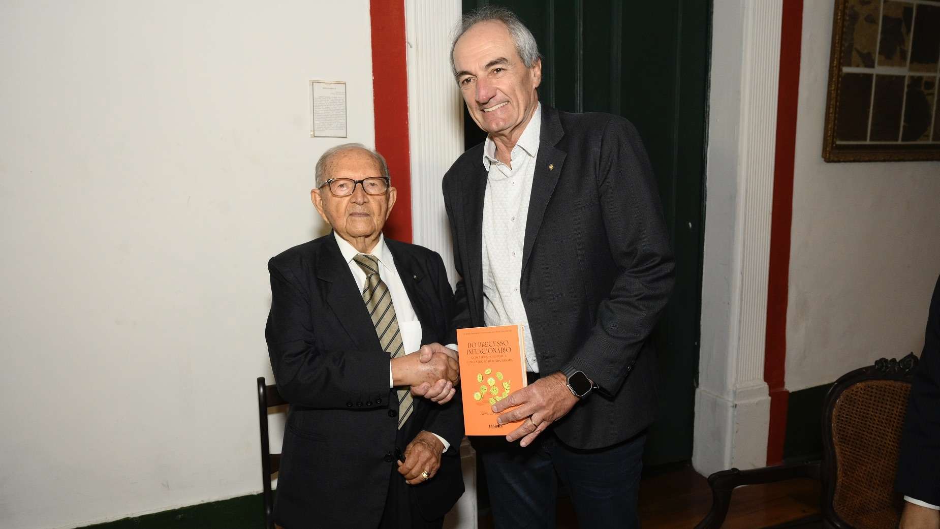 Pesquisador pernambucano lança livro sobre inflação e concentração de renda na Associação Comercial da Bahia