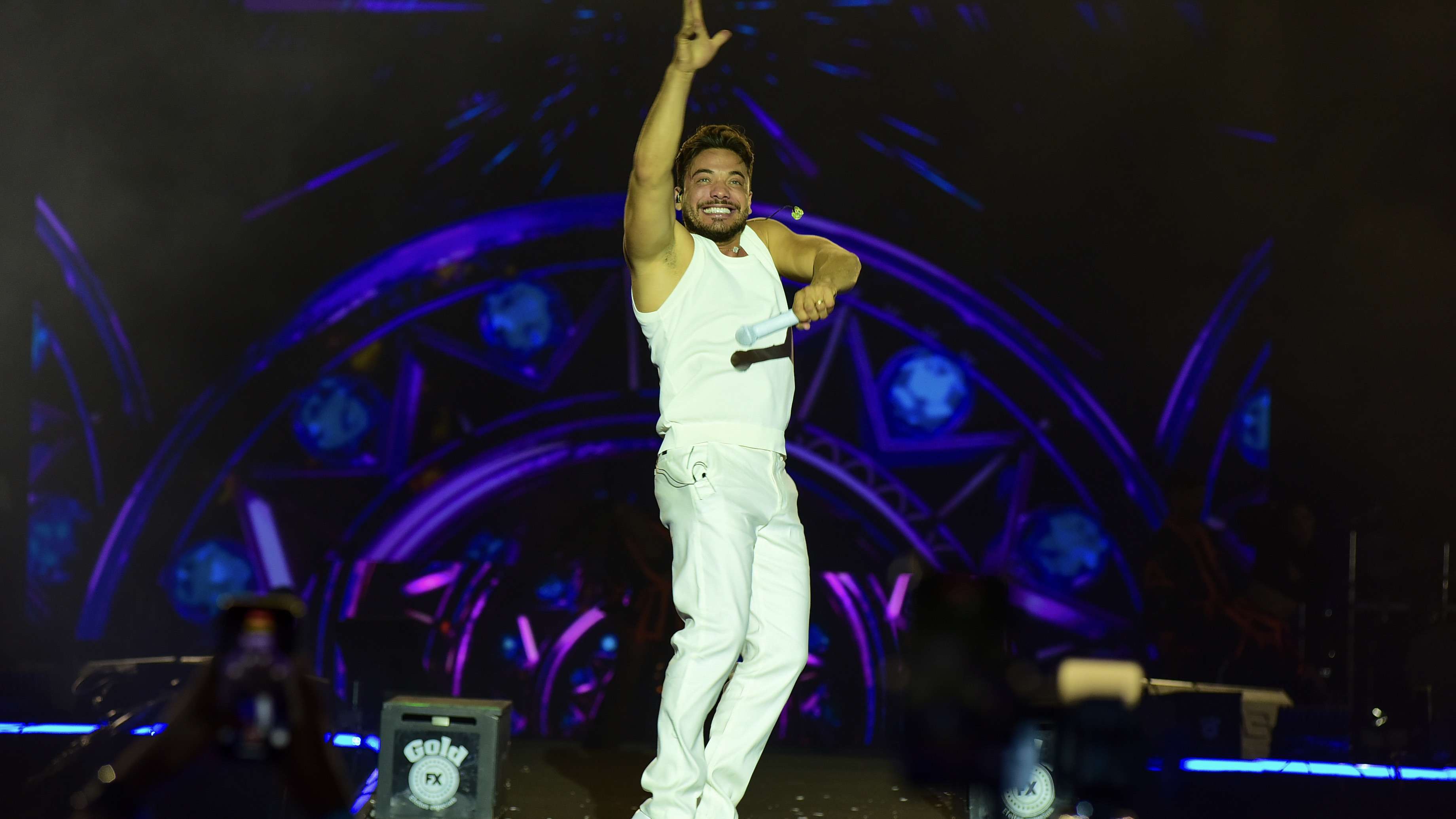 Wesley Safadão emociona o público do Festival Virada Salvador com diversidade musical e interação com os fãs