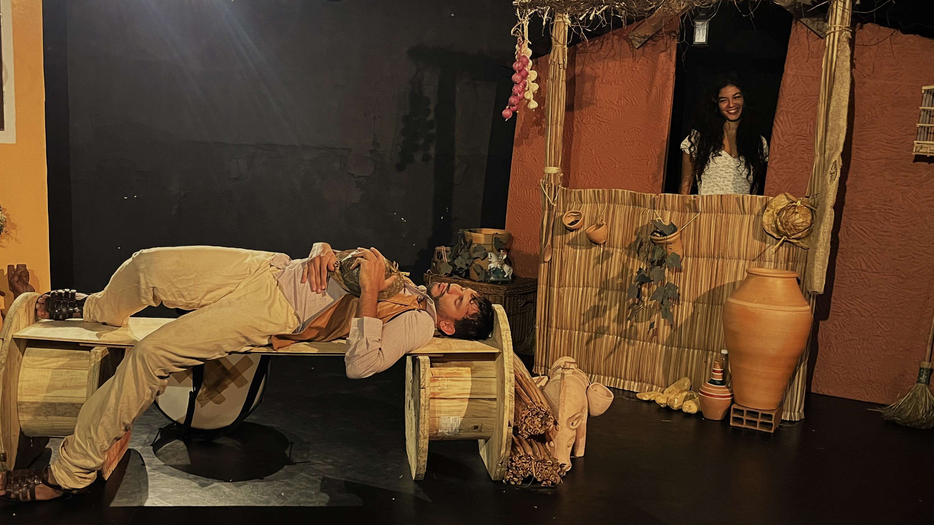 Teatro Jorge Amado recebe "Farsa da Boa Preguiça" em curta temporada.