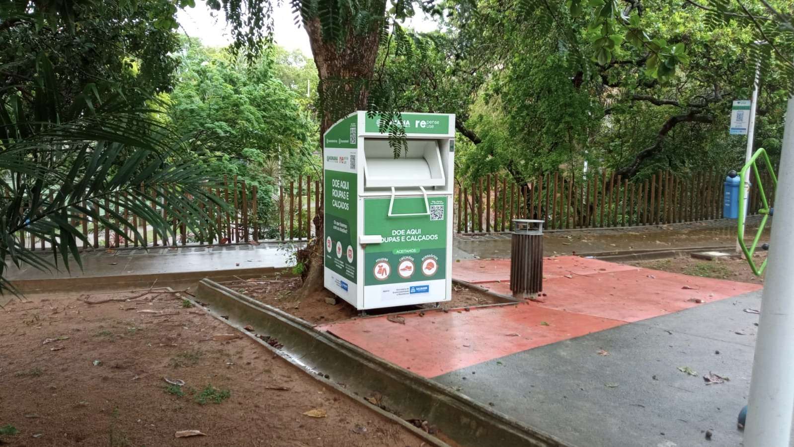 Salvador recebe 11 novos coletores públicos para doação de roupas e calçados