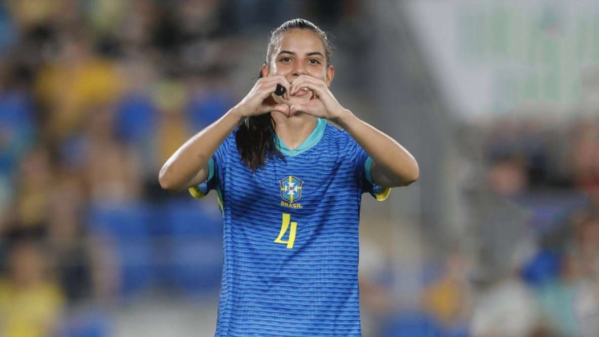 Lauren marca primeiro gol pela Seleção Brasileira em vitória sobre a Austrália.