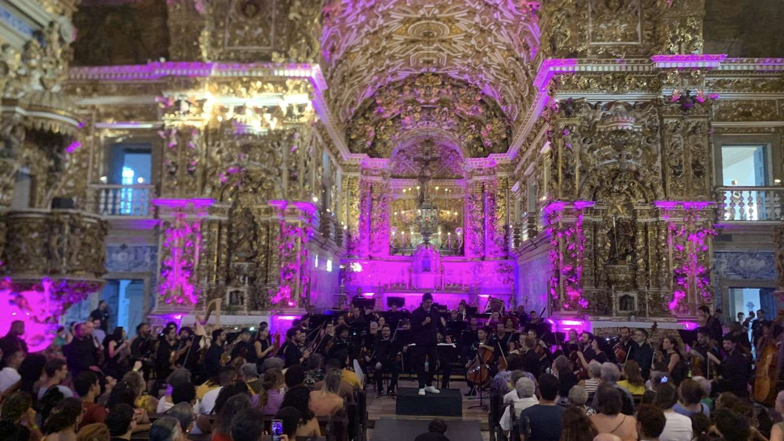 Concerto da OSBA no Centro Histórico atrai turistas e celebra a cultura baiana