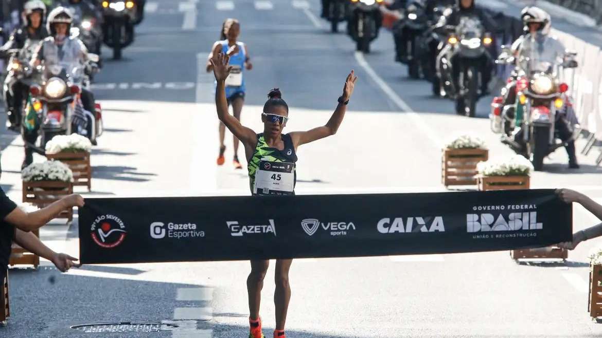 Atleta baiana Núbia Oliveira conquista terceiro lugar na 99ª edição da corrida de São Silvestre