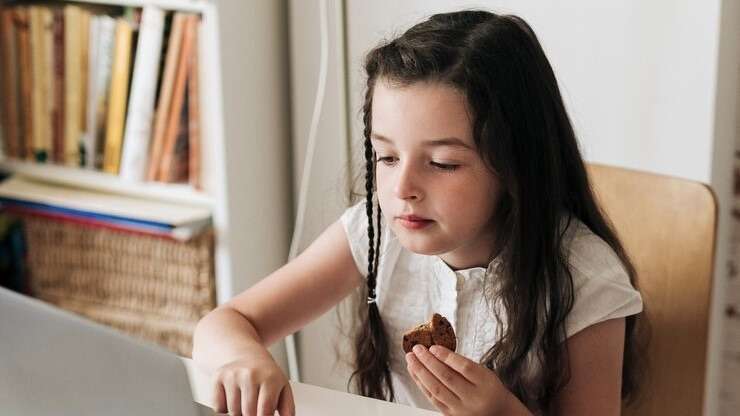 Sedentarismo, alimentação inadequada e telas: desafios à saúde de jovens nas férias escolares