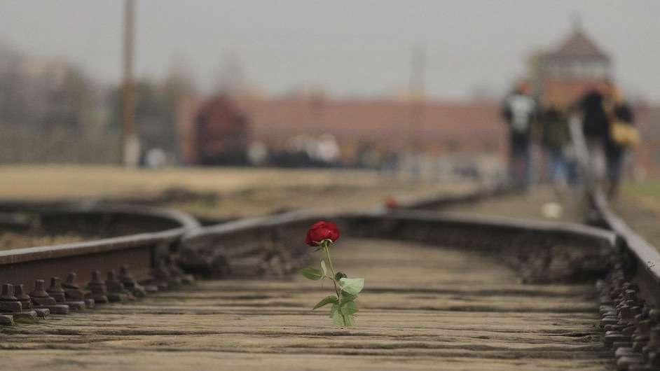 António Guterres destaca papel de diplomata português no salvamento de milhares de judeus durante o Holocausto.