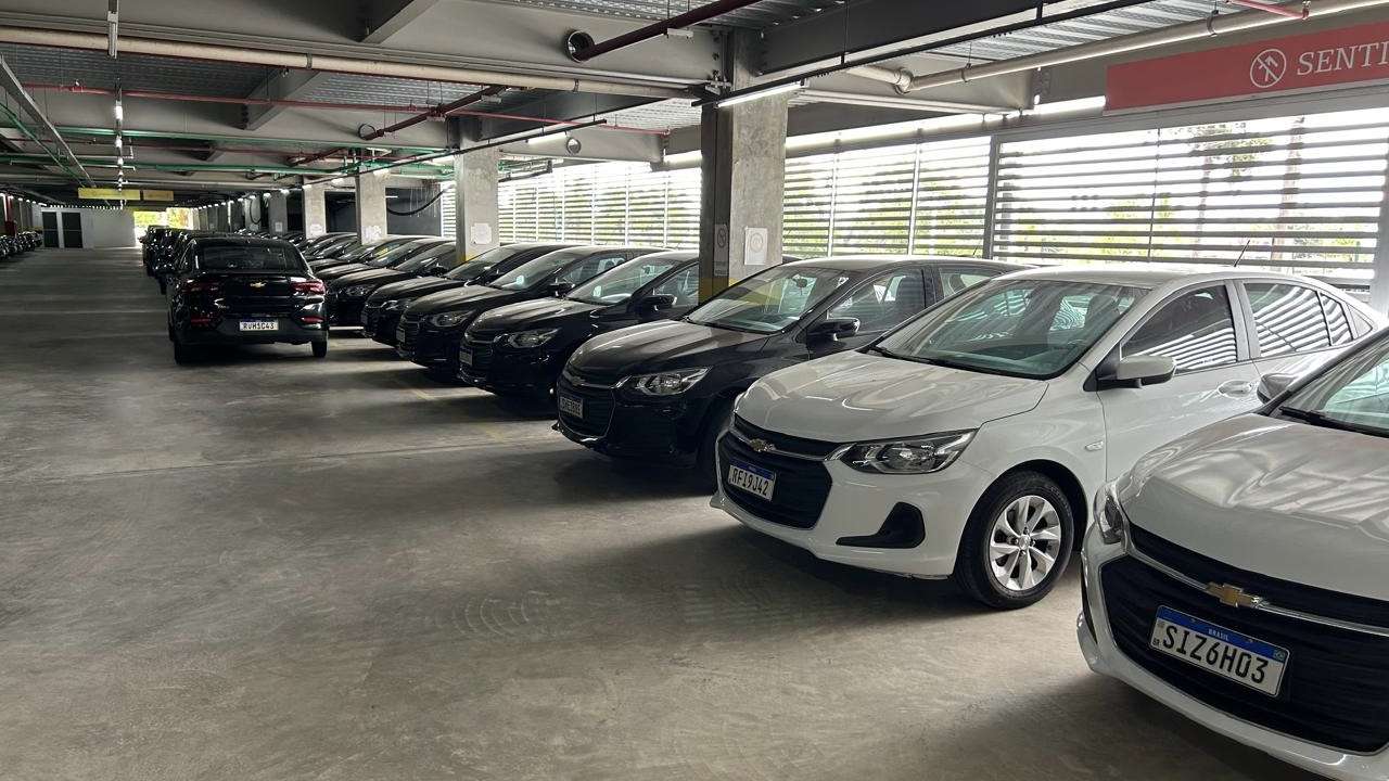 Shopping busca vida firma parceria com localiza e promove exposição de automóveis no Litoral Norte.