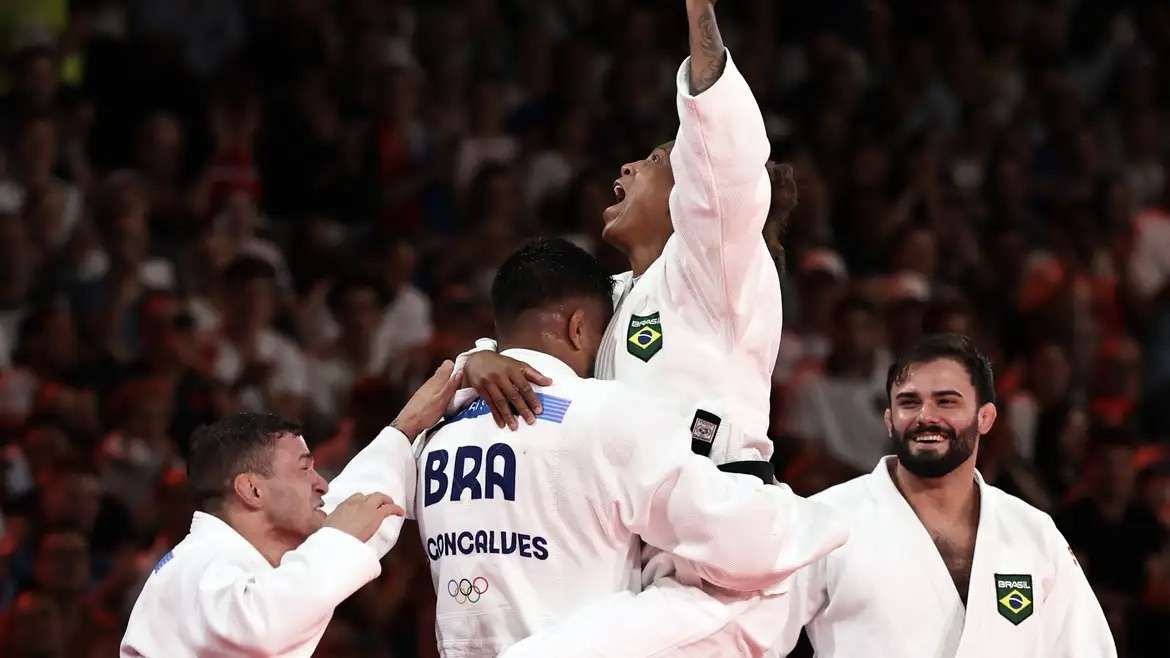 Brasil domina seleção dos EUA em competição amistosa de judô por equipes