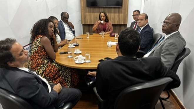 Bancada da oposição define prioridades para atuação no Legislativo.