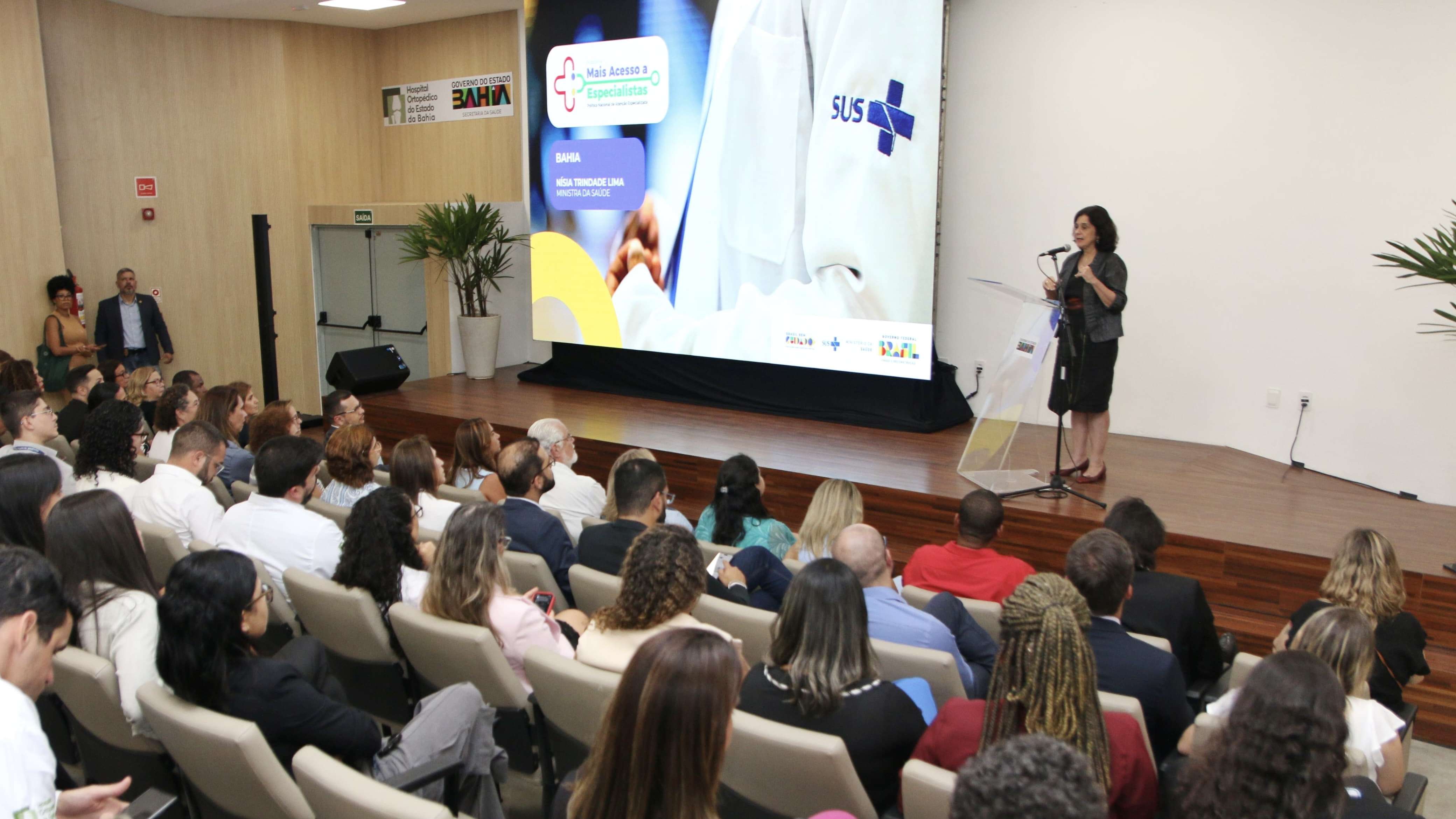Ministra da Saúde visita Hospital Ortopédico da Bahia, primeira unidade do estado habilitada no Programa Mais Acesso a Especialistas