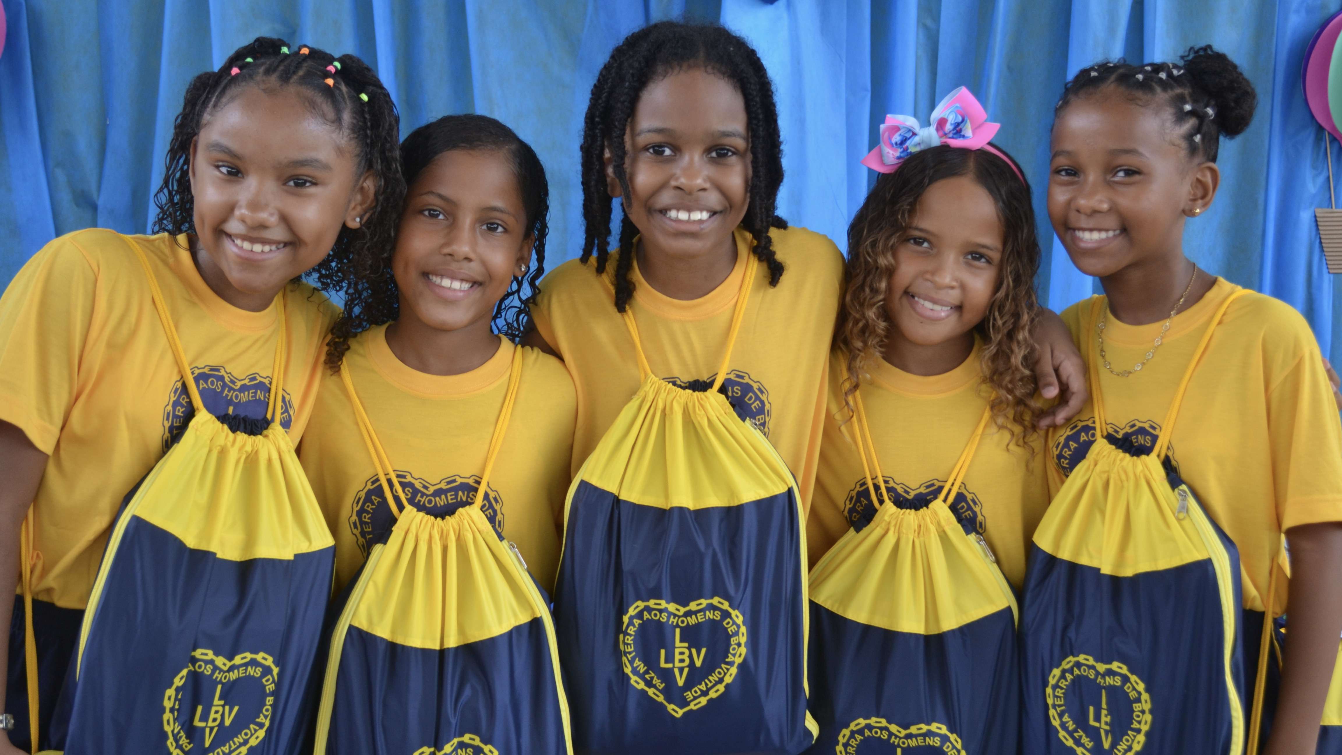 Legião da Boa Vontade entrega kits pedagógicos para crianças e adolescentes na Bahia