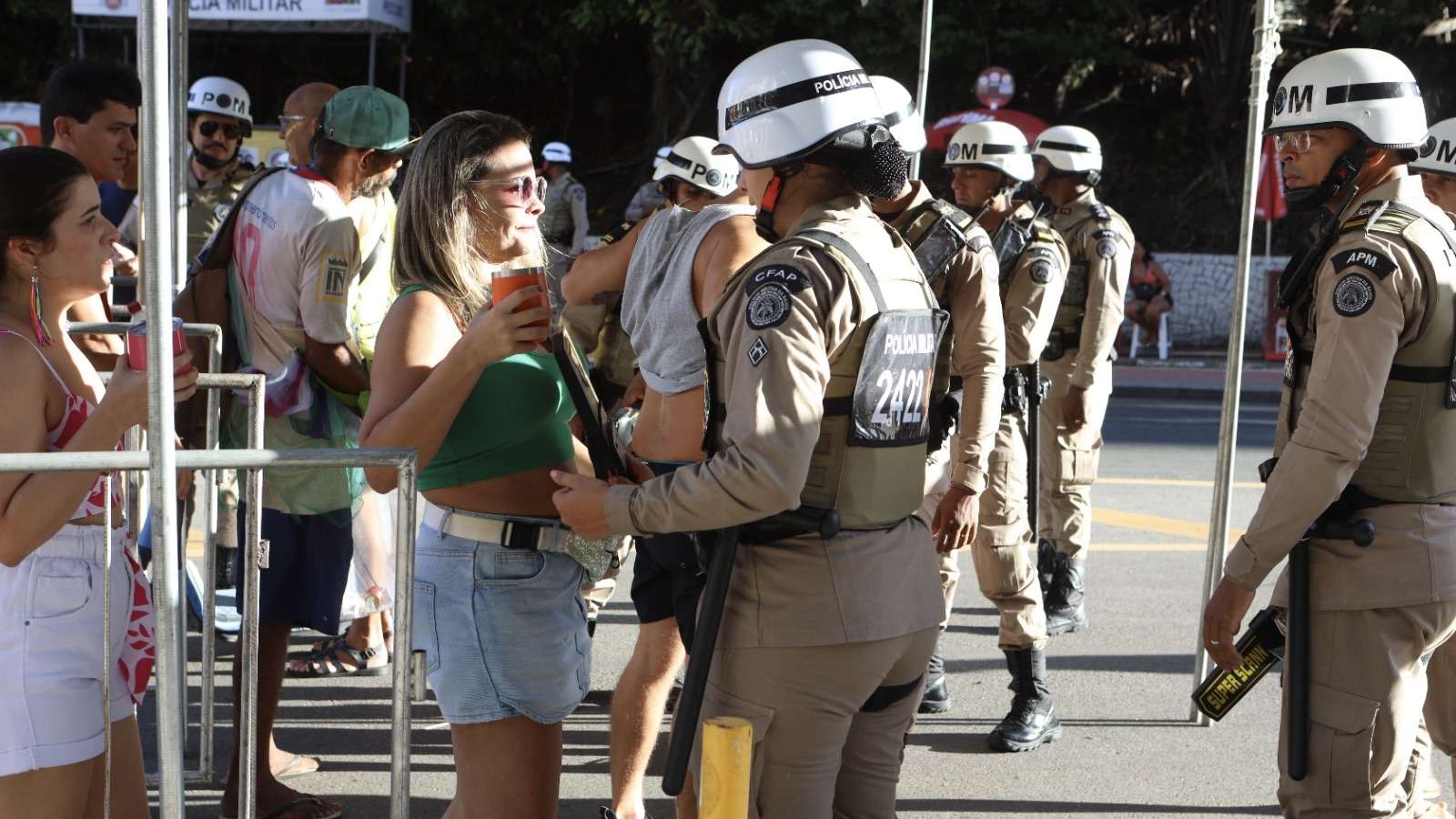 Portais de abordagem reforçam segurança durante o Carnaval 2025 de Salvador
