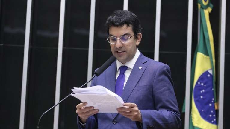 Câmara dos Deputados aprova projeto de política de resgate e proteção de animais em desastres