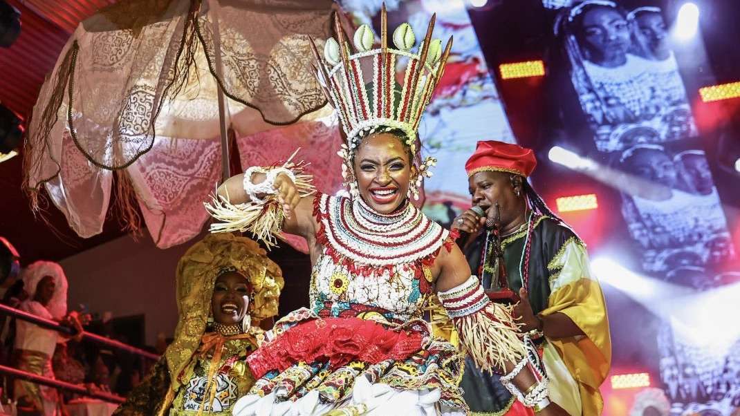Lorena Bispo é eleita Deusa do Ébano 2025 em noite de celebração da cultura negra.