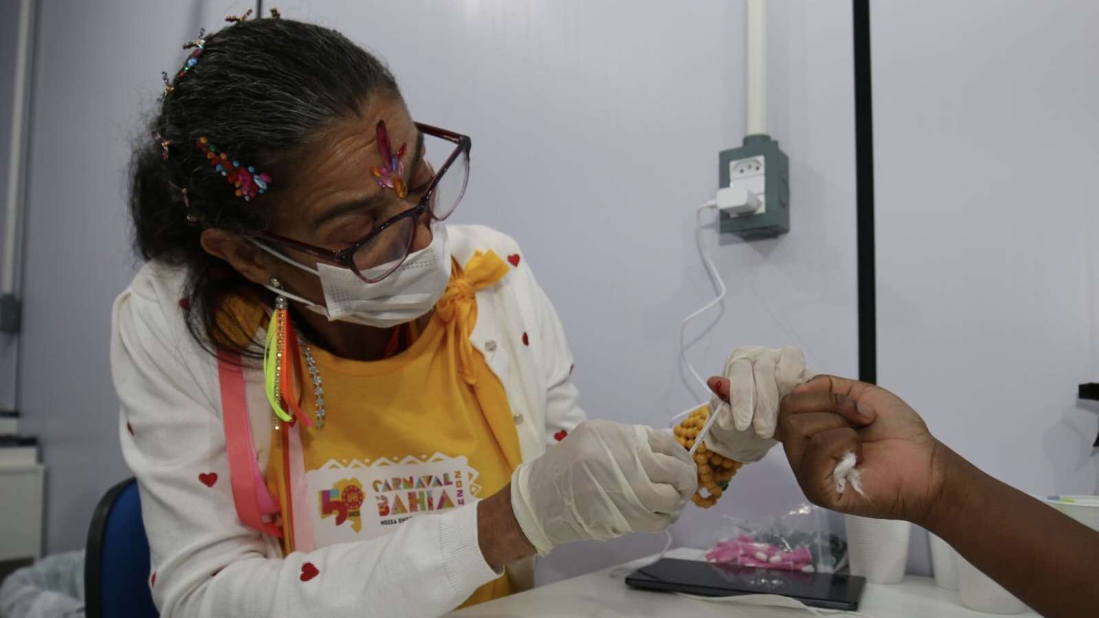 Bahia reforça testagem e tratamento de ISTs durante o Carnaval 2025.