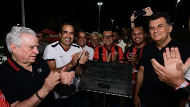 Prefeito de Salvador anuncia nova via de acesso ao Barradão durante inauguração de estacionamento