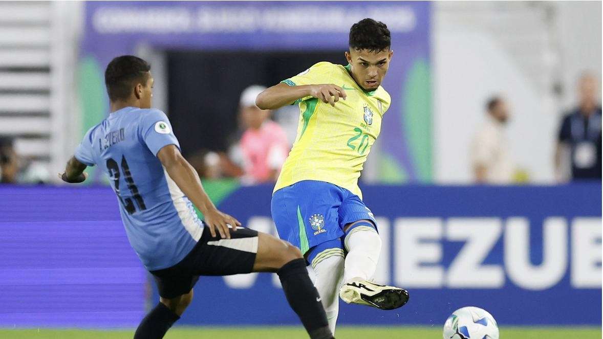 Arthur Dias relata experiência ao assistir vitória do Brasil na arquibancada