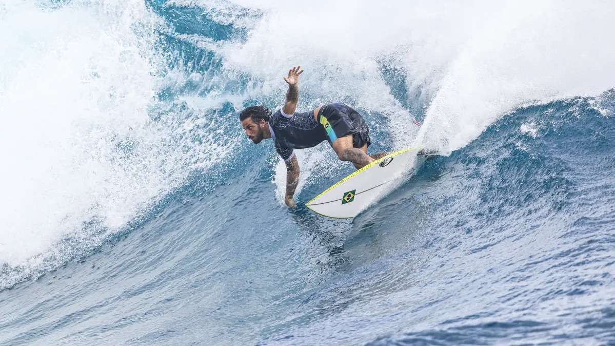 Brasileiros disputam finais no surfe, esqui cross-country, tênis de mesa e hipismo neste fim de semana