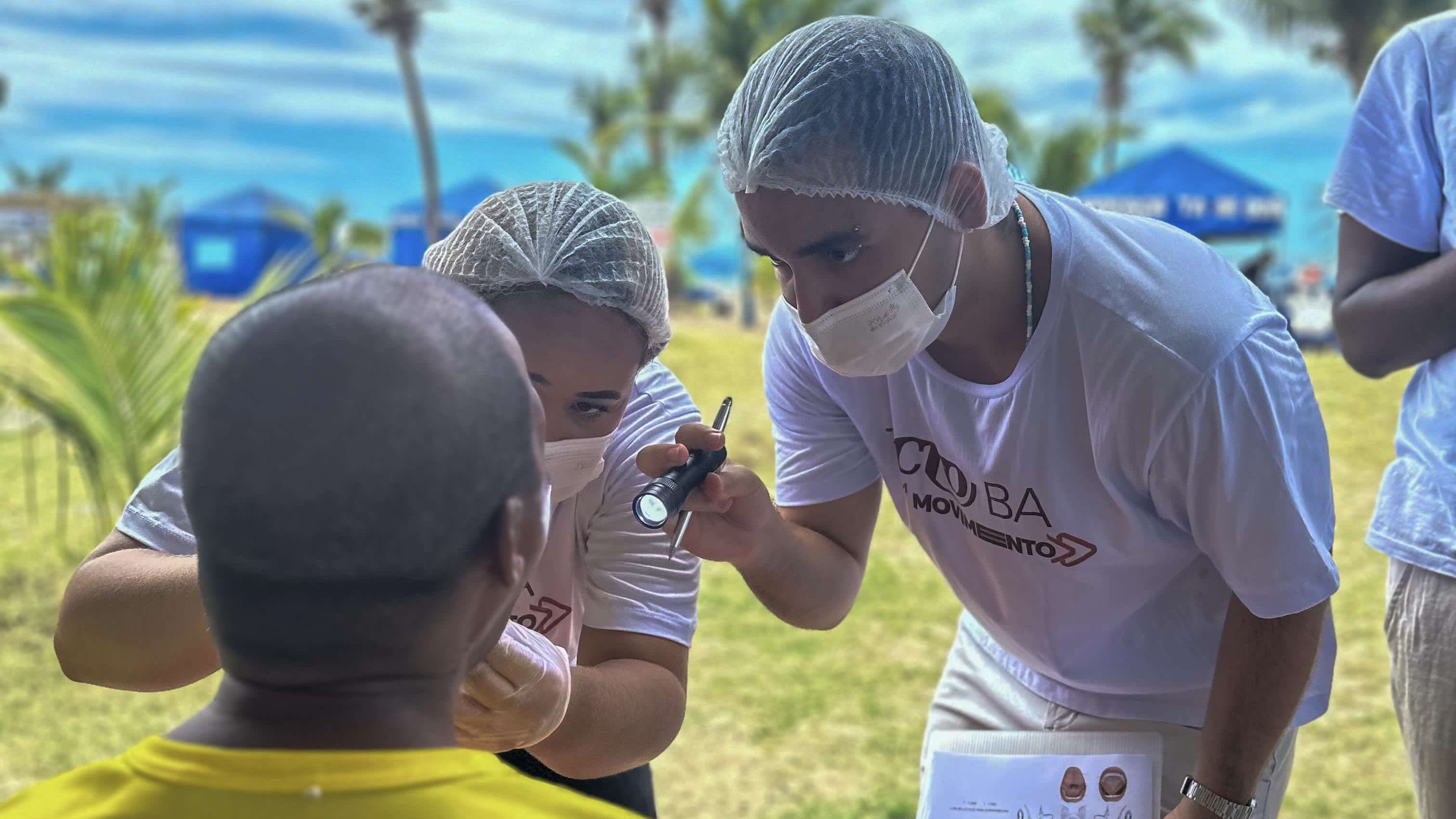 Campanha de Prevenção ao Câncer Labial atende trabalhadores de praia em Salvador
