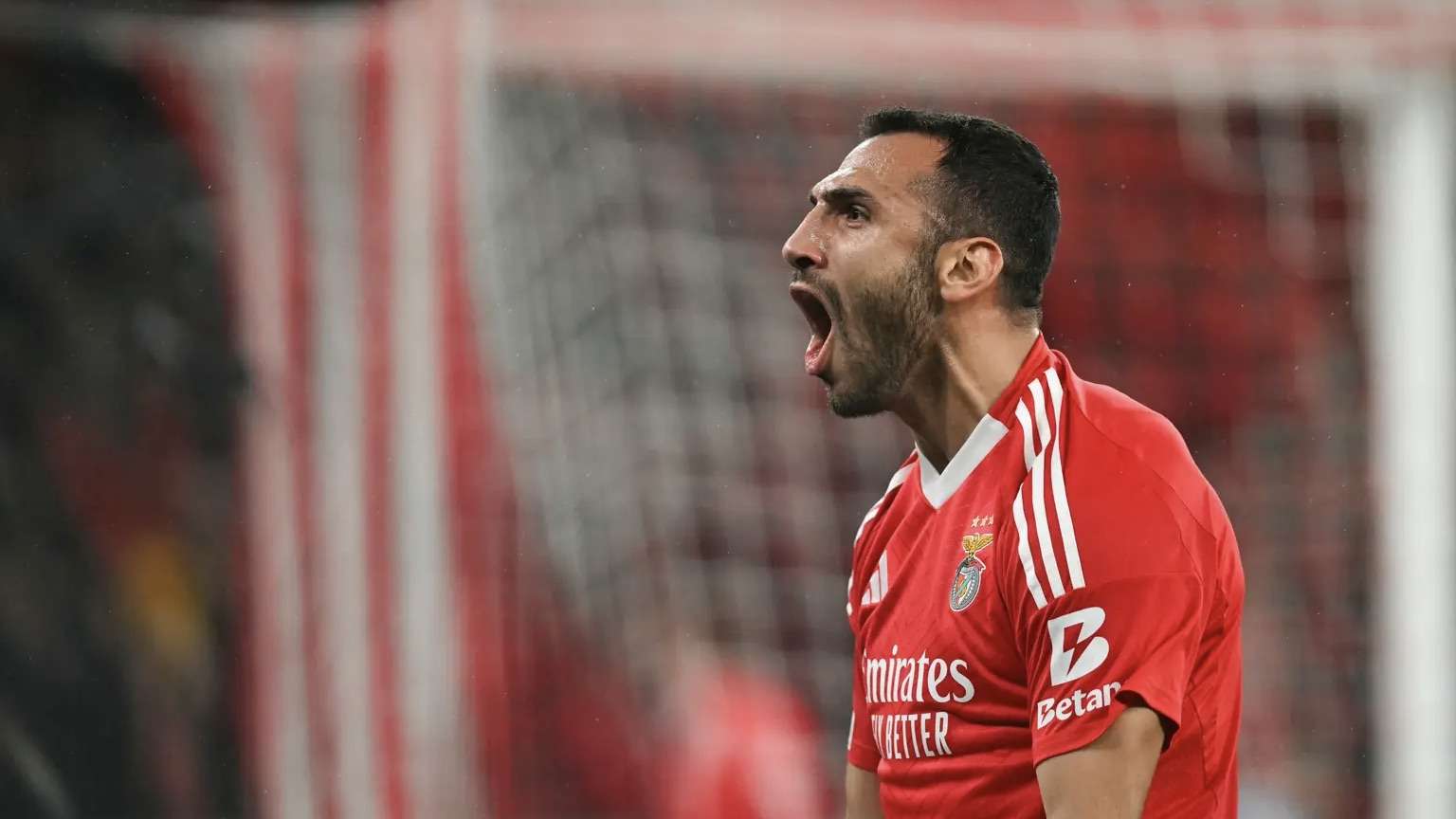 Pavlidis brilha e classifica o Benfica para as oitavas da Liga dos Campeões