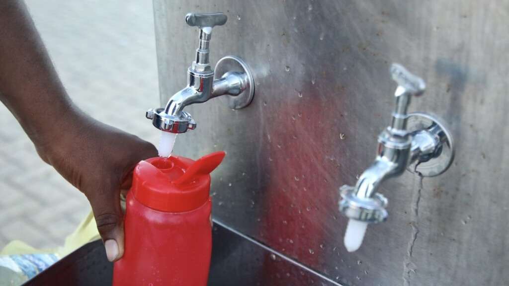 CES Bahia orienta sobre a implantação de pontos de hidratação em locais de grande circulação devido à onda de calor