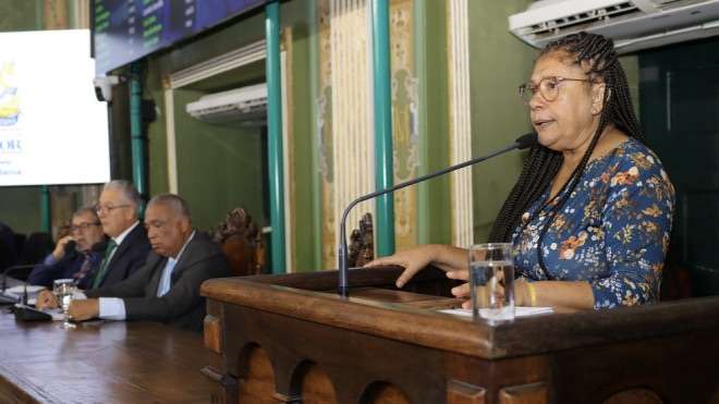 Marta Rodrigues comemora reajuste zero no metrô e ônibus da RMS