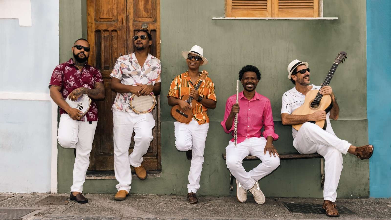 Salvador: Pedrão Abib & o samba da democracia fazem tributo aos bambas no batatinha bar.