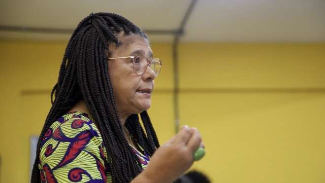 A vereadora Marta Rodrigues pede explicações à Prefeitura sobre contratos de publicidade.